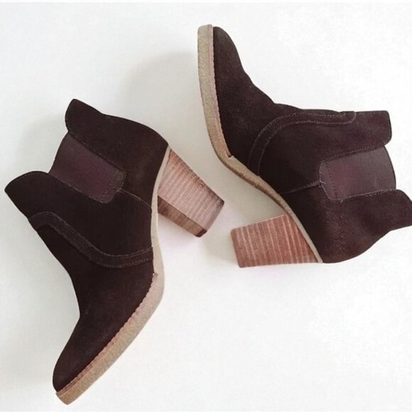 Gap Chelsea Brown Suede Booties 7 EUC 3" Heel - Picture 1 of 5